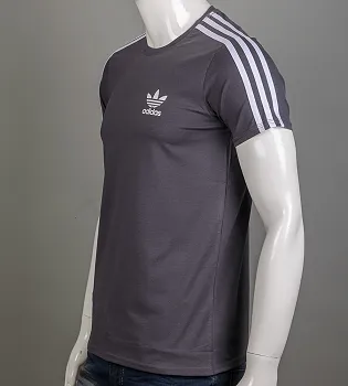 Футболки з логотипами